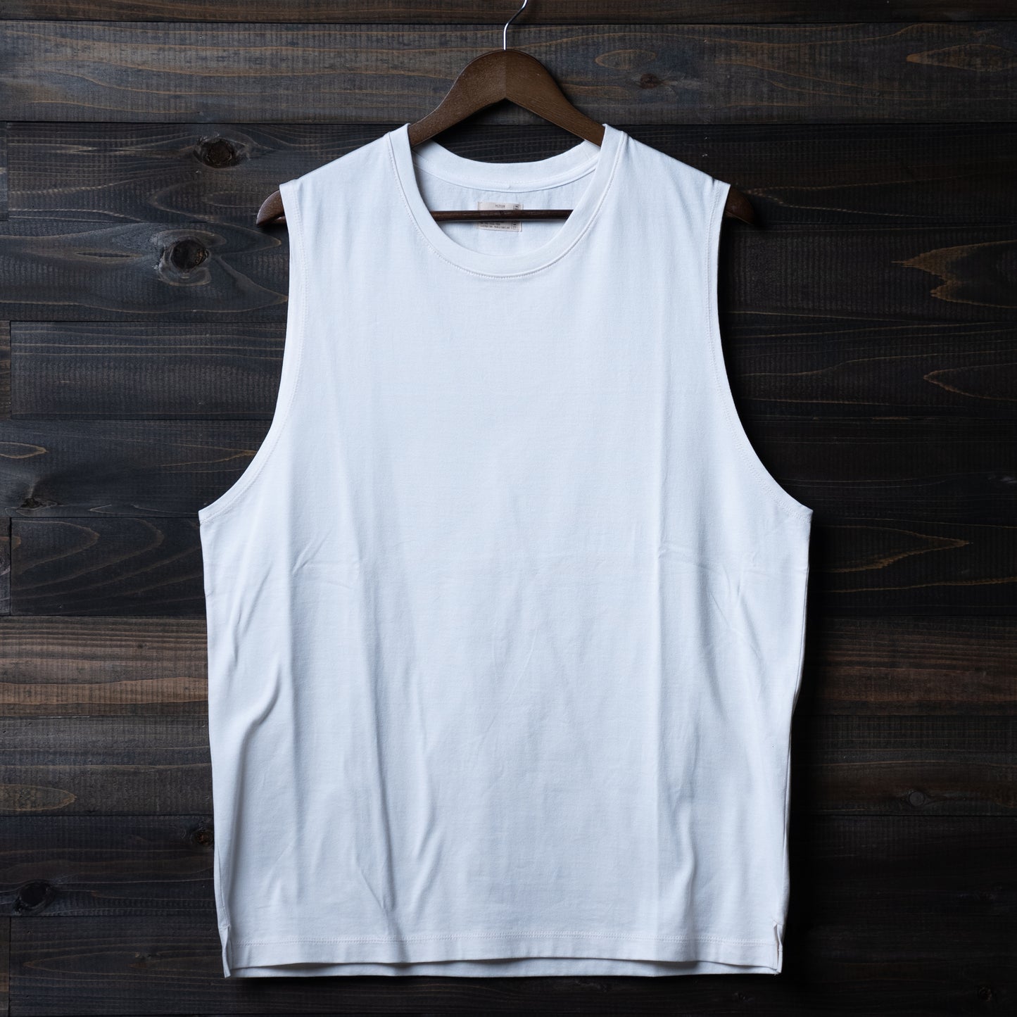 Sleeveless shirt