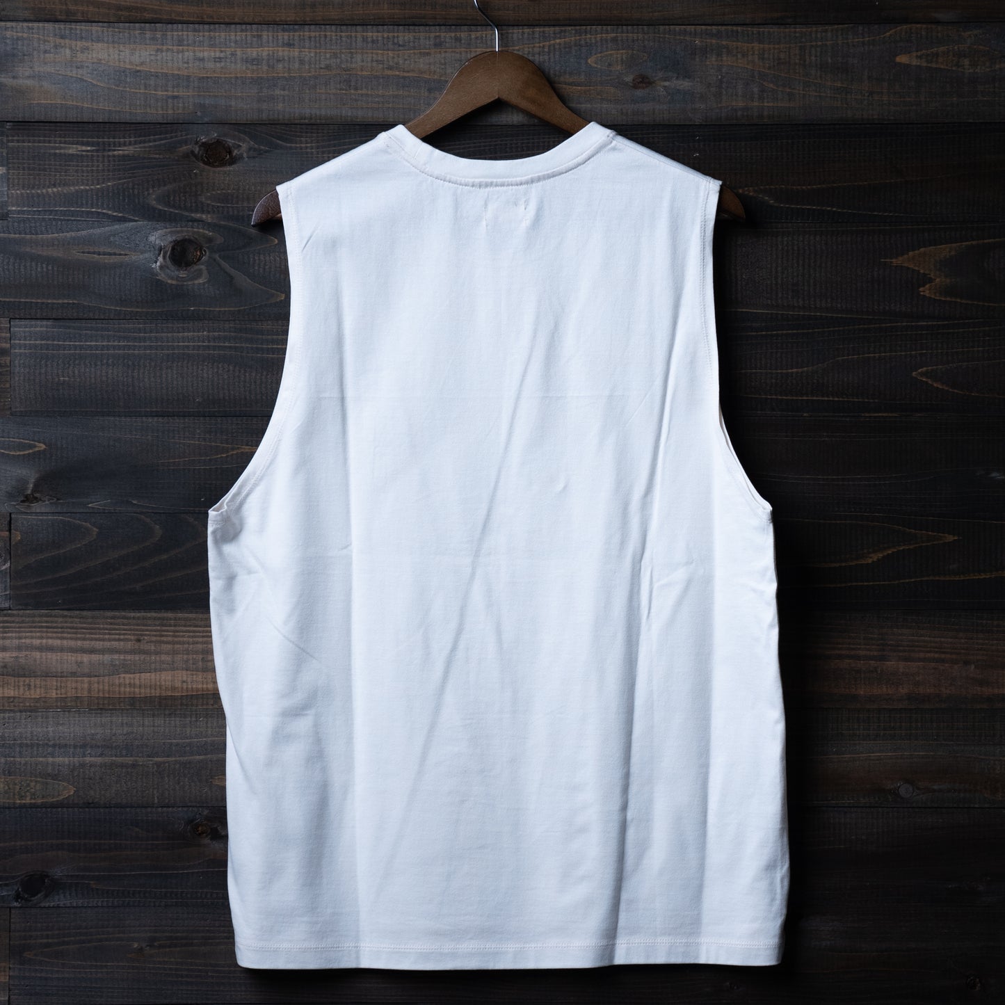 Sleeveless shirt