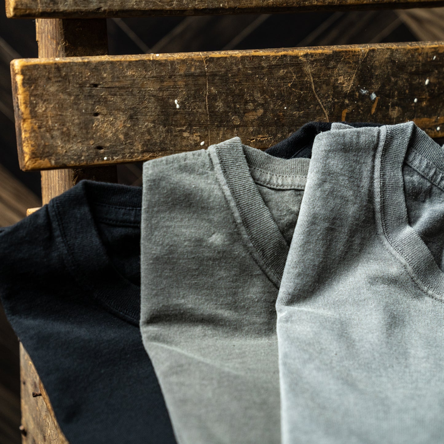 Crew neck pocket  Tshirt