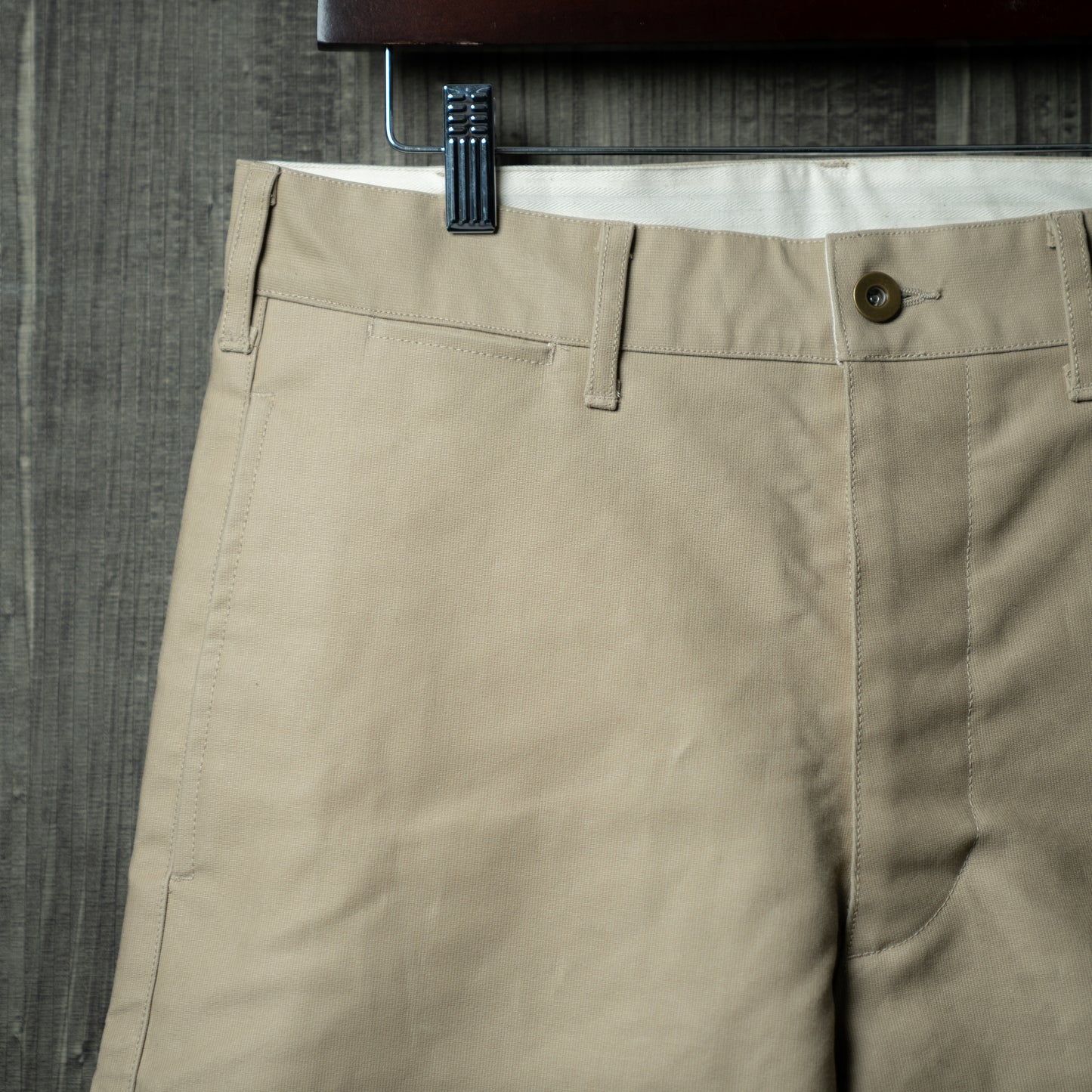 Oiled chino trousers
