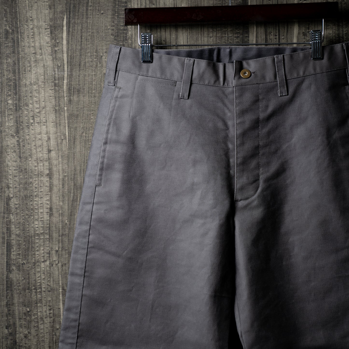 Oiled chino trousers