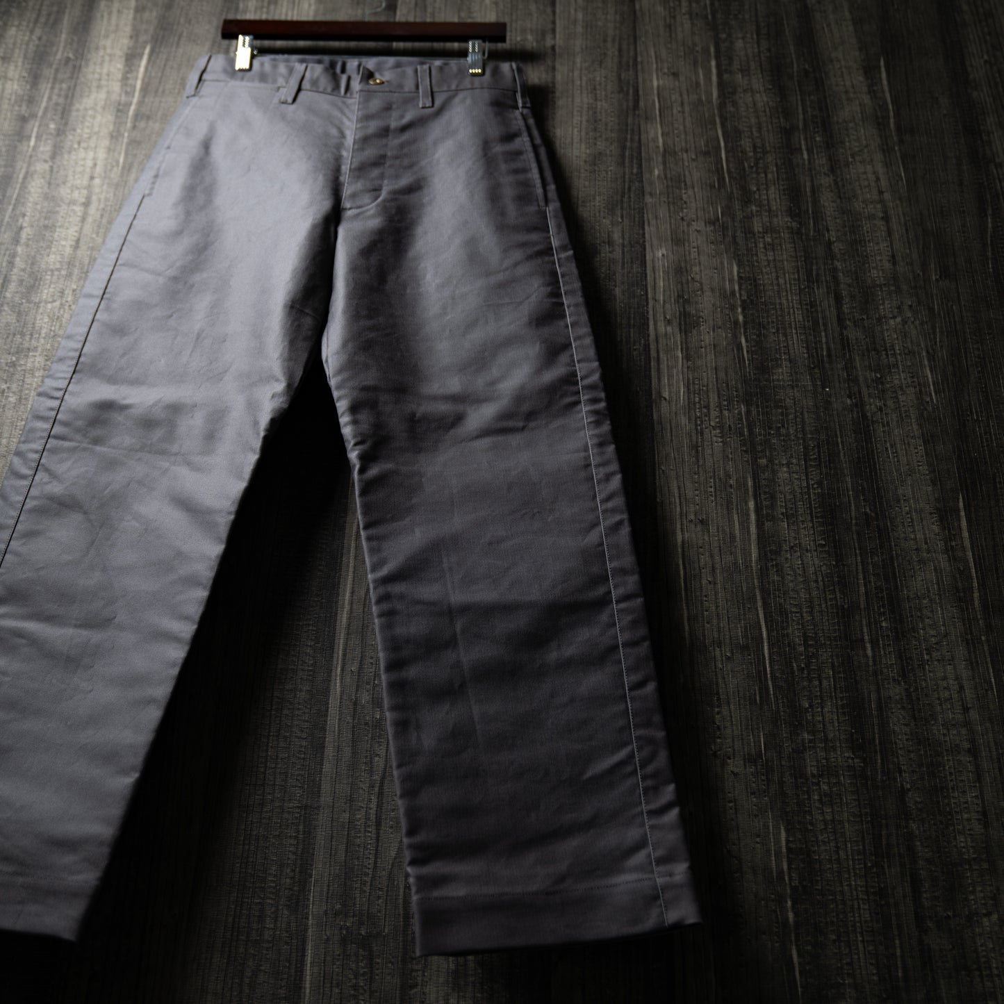 Oiled chino trousers